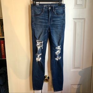 American Eagle ddistressed high rise jegging